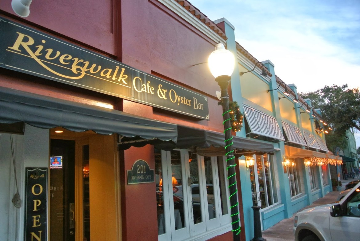 Riverwalk-Cafe-Oyster-Bar-Mulligans-DT-Stuart.jpg